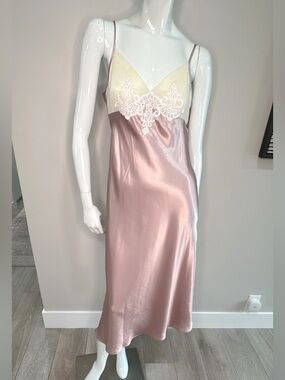 Vintage 90s Gillian & O'Malley mauve pink satin nightgown.